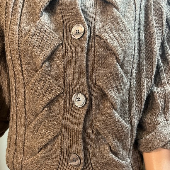 Cropped Wool Knit Sweater - Picture 2 of 10